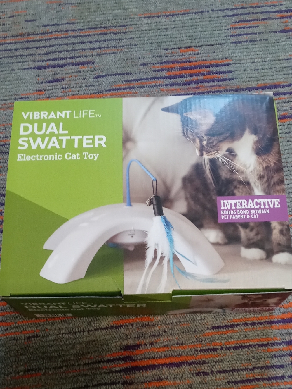 Vibrant Dual Swatter Electronic Cat Toy - White with Blue Feathers